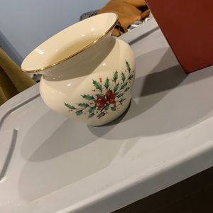 Lenox holiday cachepot/planter
